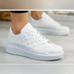 Soda White Quilted  Laceup Platform Sporty Casual Shoe Sz 6 US